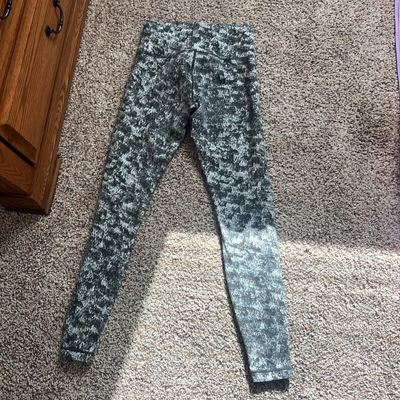 Lululemon size 8 leggings - Picture 3 of 4